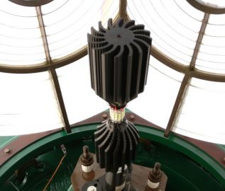 Actualización del Faro de Jaigad Usando una Fuente de luz LED de Alta Potencia  (en inglés / en español latino)