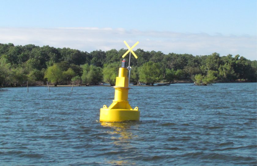 Marcando Los Peligros de la Navegación en el Grand Lake (en Inglés)